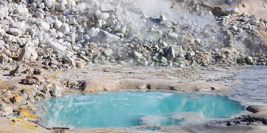 A view of an aquamarine-colored water pool in the Bumpass Hell hydrothermal area.