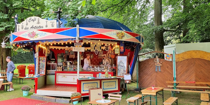 Image of artistic café and bar offering gourmet food and drinks
