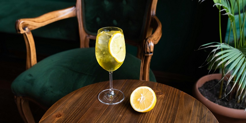 An image of the Café Ice & Spice in Siliguri, offering cocktails and snacks in a cosy ambience.