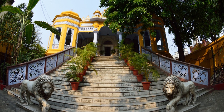A picture of Calcutta Jain Temple, one of the best temples in West Bengal.