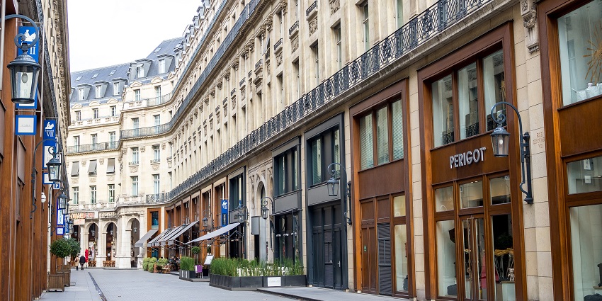 Image of urban campsite offering easy access to Paris' iconic landmarks