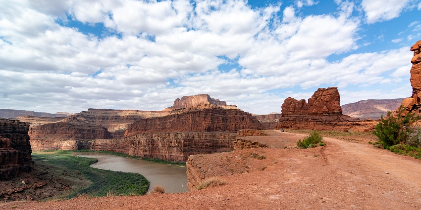 A view of Canyonlands National Park, an important site to visit near Arches National Park