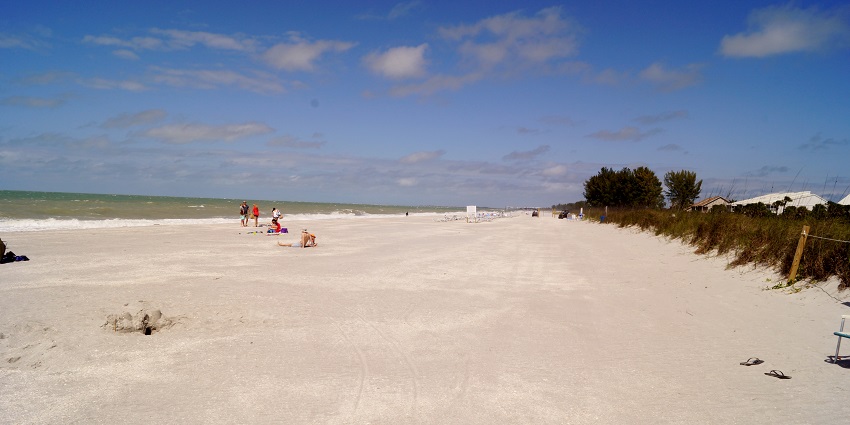 An image of Captiva's pristine beach and calm blue waters, one of the best islands in Florida