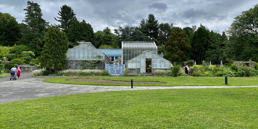Central lawn of the Conservatory Garden in New York, one of the best places near the Guggenheim Museum