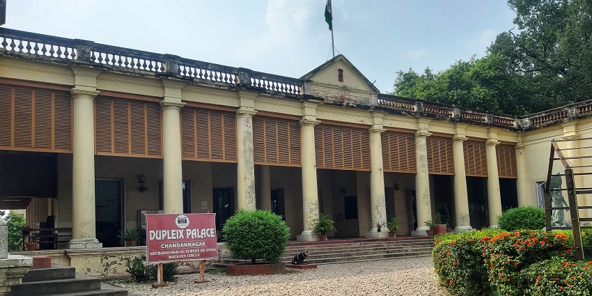 The entrance area of the old museum located near Aqua Marina water park in Hooghly