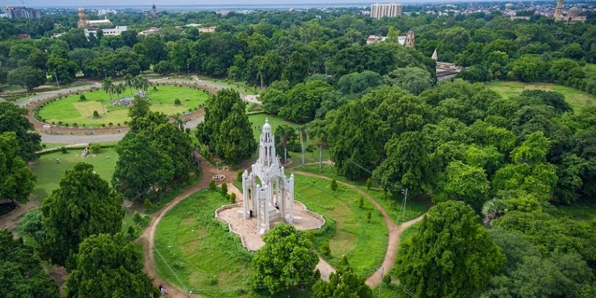 A picture of Chandrashekhar Azad Park, which is an iconic landmark in Allahabad.