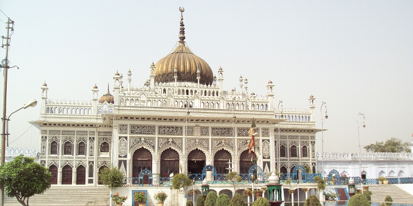 chota imambara is another striking example of mughal architecture for travellers.