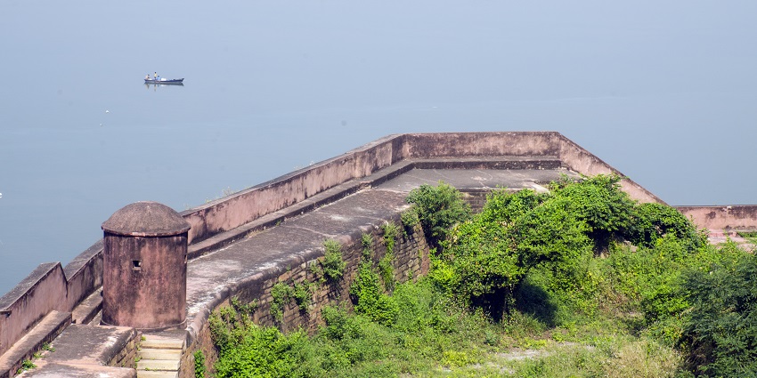 dive into the history of the country at chunar fort for travellers to visit and explore.