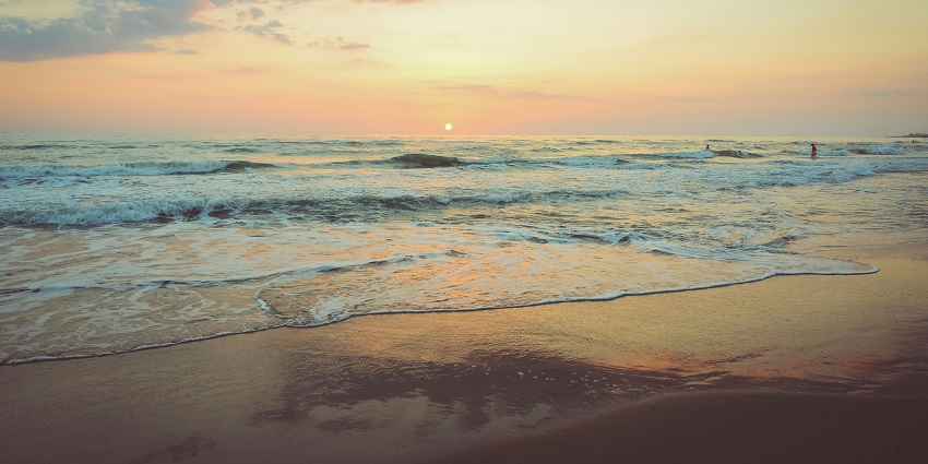 One of the Perth Beaches which is Calm, family-friendly with multiple dining options