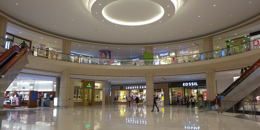 Modern mall featuring diverse shopping and entertainment attractions.