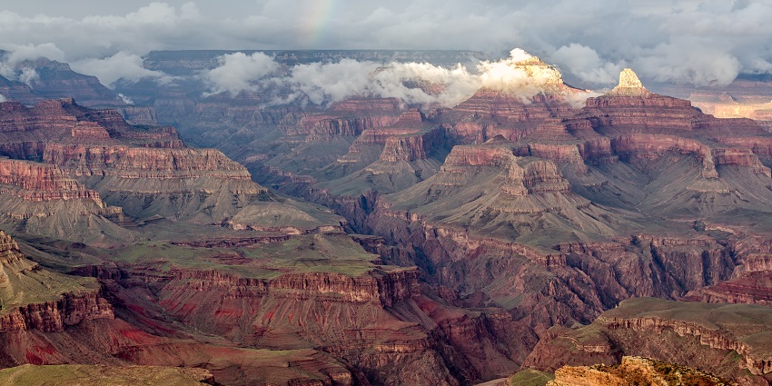 A picture shows Colorado rivers covered by the nearby mountain ranges making it a scenery.