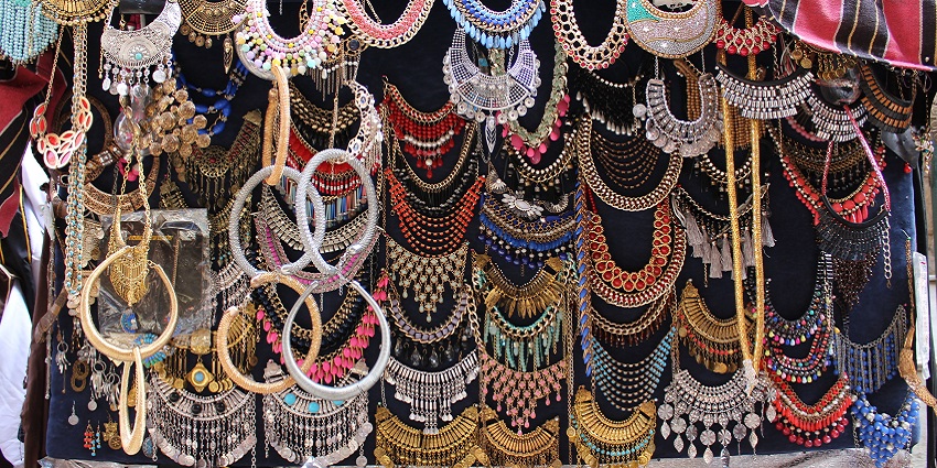 Explore and shop at Colaba Causeway which is also known as Fashion Street of Mumbai.