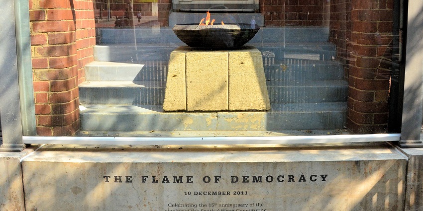 A historic site and living museum that highlights South Africa’s journey toward democracy.