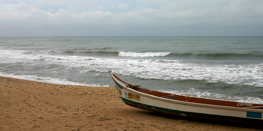 A picture of the beautiful shore of Covelong Beach for Valentine’s Day in Chennai.