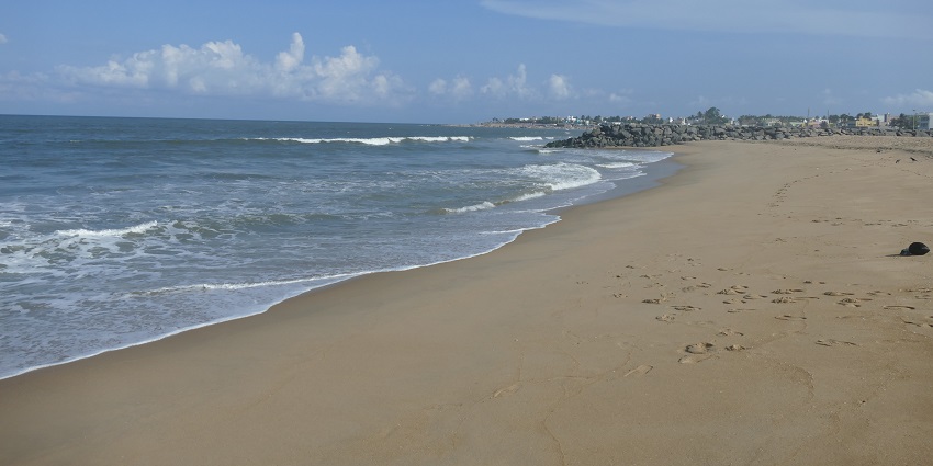 A view of the Covelong Beach in Tamil Nadu–a heaven for water sports and relaxation.