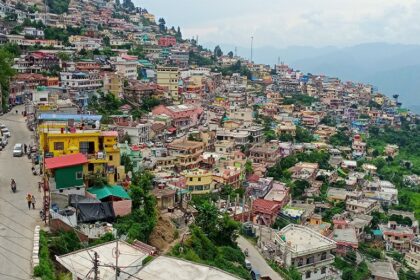 Places to visit in Pauri Garhwal offer scenic landscapes, rich culture, and spiritual significance