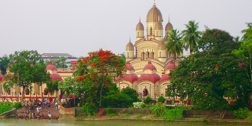 Picture of Dakshineswar Kali Temple in Kolkata, a spiritual landmark by the Hooghly River.