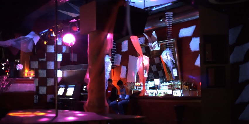 Dj drawing people for an amazing Wellington nightlife in New Zealand at Danger Danger