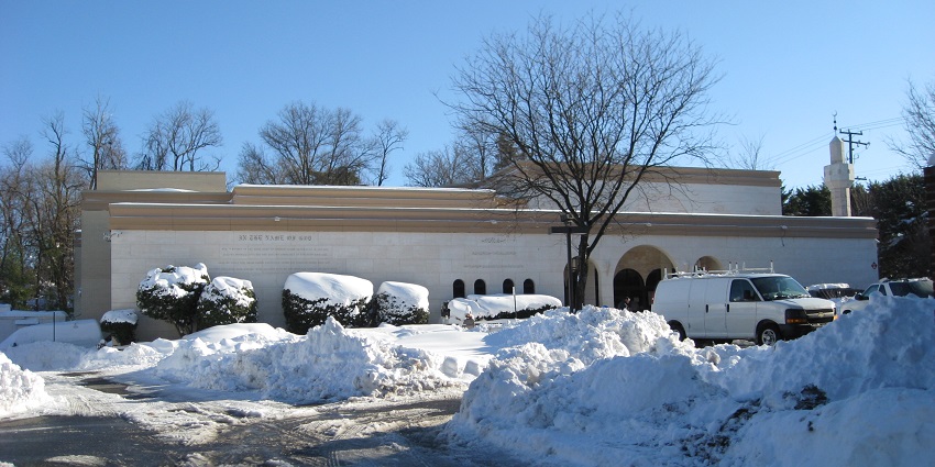An image showing a view of the Dar Al-Hijrah Islamic Center, a famous mosque in the USA
