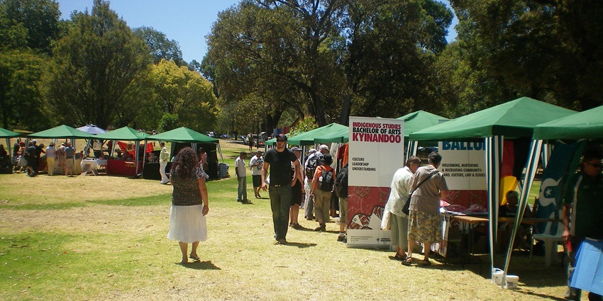 The beautiful market stalls at the Day-by-Day Music Festival with many foreign performers.
