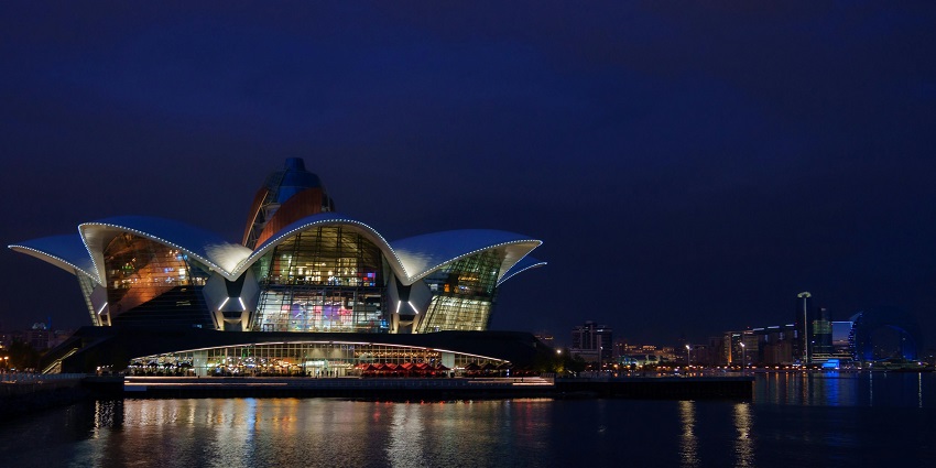 Iconic shopping destination featuring luxury brands and family-friendly attractions.