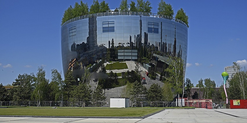 Depot Boijmans Van Beuningen is a mirror-covered art depot reflecting the Rotterdam skyline.