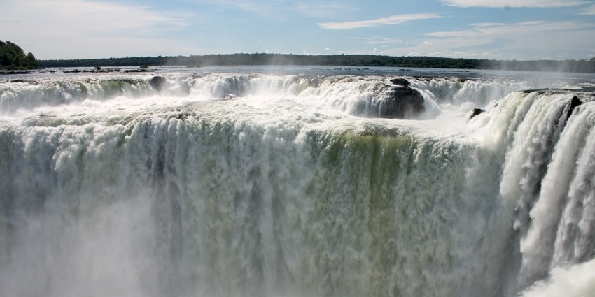 Mesmerizing view of Devil’s Throat, a place to visit in Iguazu National Park in Argentina