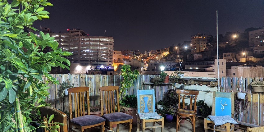 Things to do in Amman Jordan include visiting the cafes offering local cuisine, coffee, and a unique atmosphere.