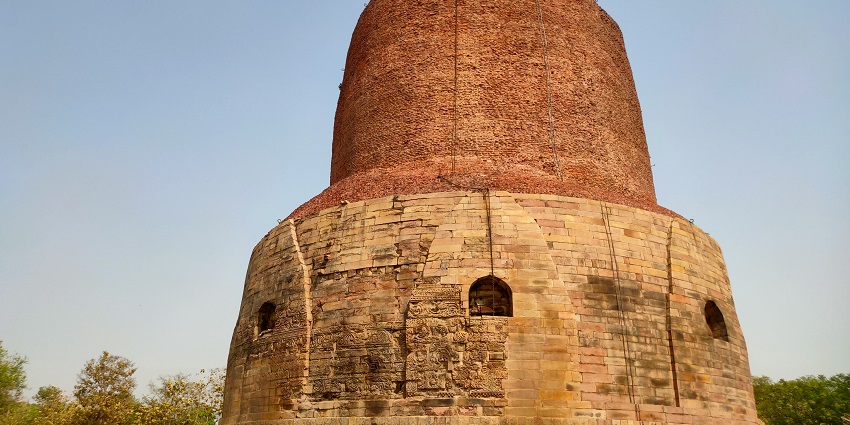 A picture of Dhamek stupa in Sarnath, which is one of the Buddhist pilgrimage places.