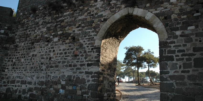 Exploring Kadifekale Castle is among the best things to do in Izmir which offers panoramic views of the city.