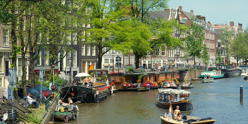 Quaint neighbourhood known for canals, boutiques, and cosy cafes.
