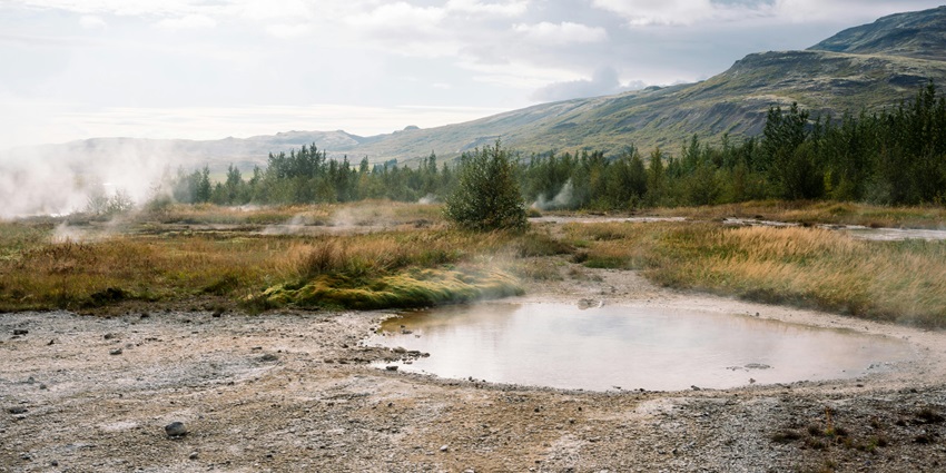 Serene Turkey hot springs are surrounded by mountains, which are perfect for unwinding.
