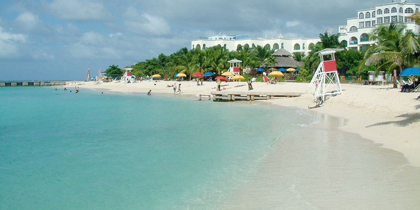 People enjoying at the Doctor’s Cave Beach in Jamaica with clear waters