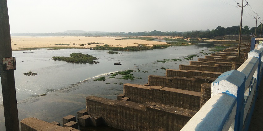An image of Durgapur Barrage showing a dam and magnitude with water gushing in between.