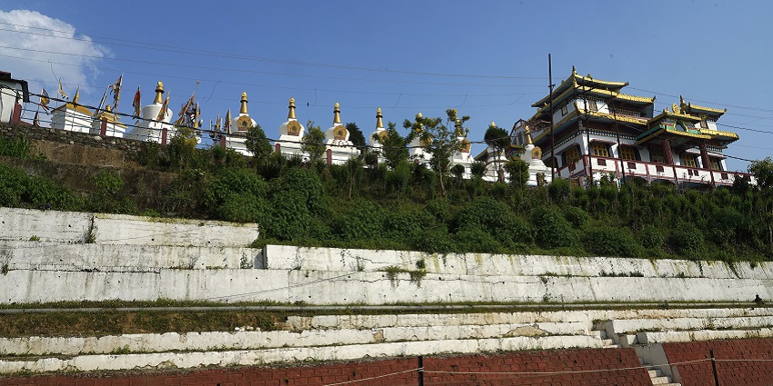 An image of a mist-covered Durpin Dara Hill, among the top haunted places in Kalimpong.