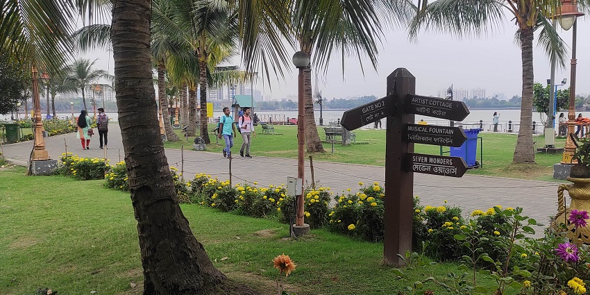 A picture of Eco Park Promenade, with the Aircraft Museum Kolkata in the background.