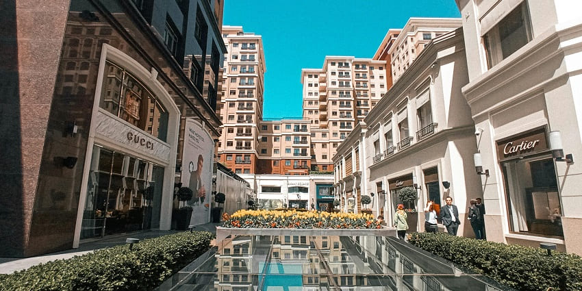 A glimpse of a large Istanbul mall with luxury shopping, dining, and leisure facilities.