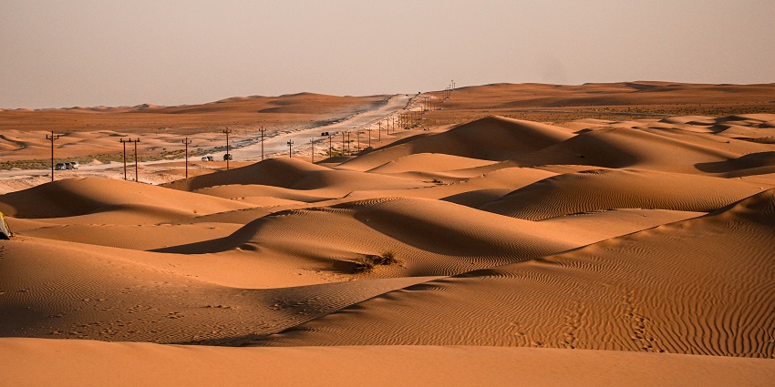 Jebel Fihrayn is a steep cliff that offers breathtaking desert and mountain views.