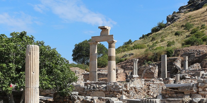 Ephesus is among the best tourist places in Turkey showcasing well-preserved temples