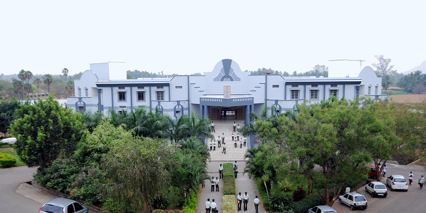 City is known for its turmeric production and vibrant textile industry.