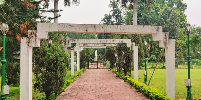A view of serene Phool Bagh Park, one of the best tranquil places in Bareilly, Uttar Pradesh.