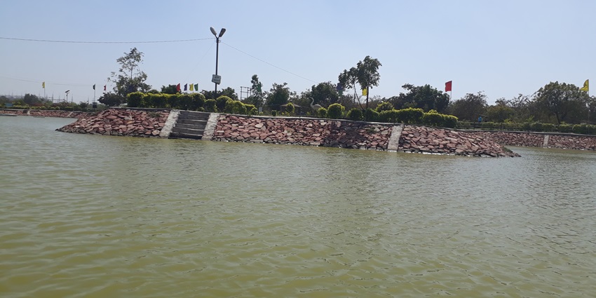 A peaceful view of the Hindon River, a serene escape when exploring things to do in Ghaziabad.