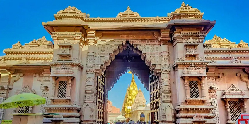 A picture of Kashi Vishwanath Temple, that offers some of the things to do in Varanasi.
