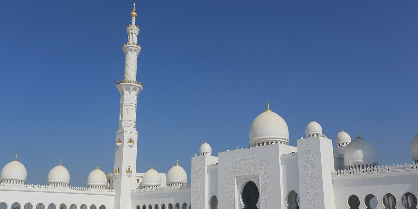 Image of a mosque - Exquisite mosque appearing to float on the Red Sea