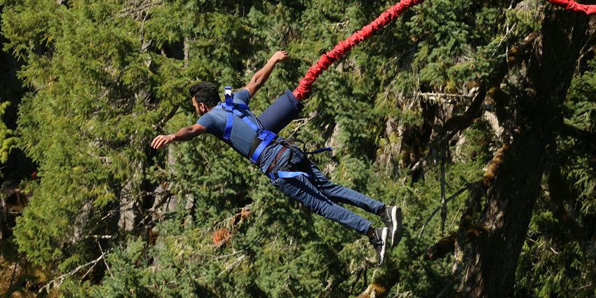Bungee jumping is another one of the adventurous things to do in Queenstown.