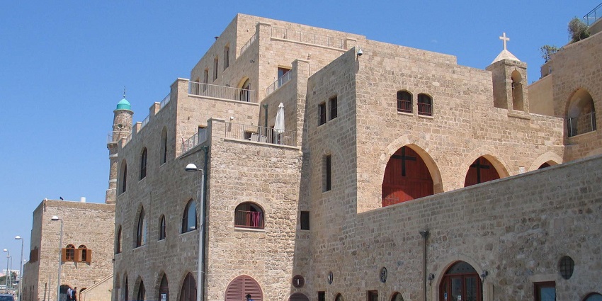 Things to do in Tel Aviv include exploring the port city with its narrow streets and ancient charm.