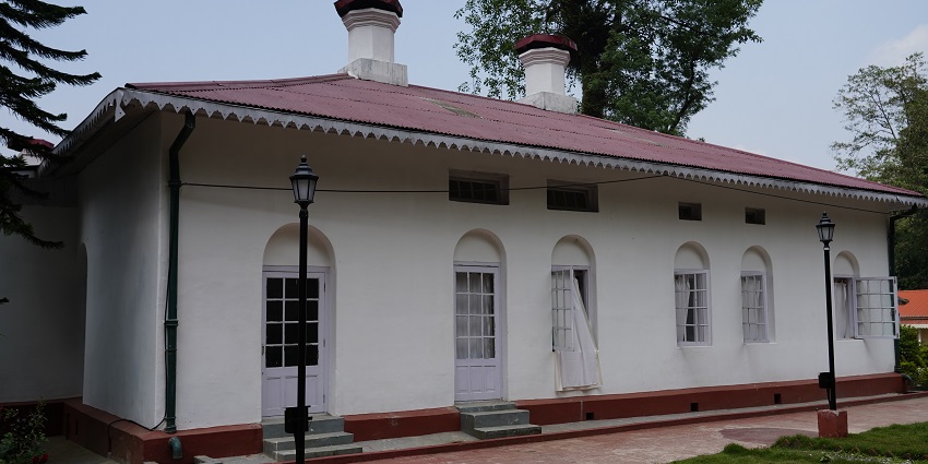A picture of Shantiniketan Museum at Mungpoo, showcasing the Rabindra Bhavan building.