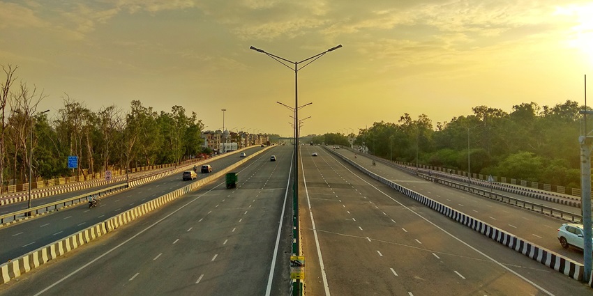 An image of the Dwarka expressway in Dasna, one of the best places to see in Ghaziabad