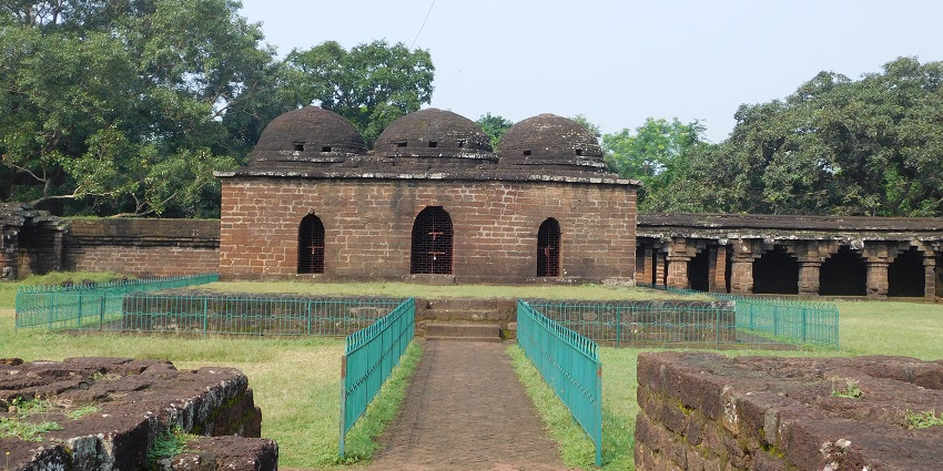 A view of crumbling walls, and vegetation make it even better to explore Kurumbera Fort.