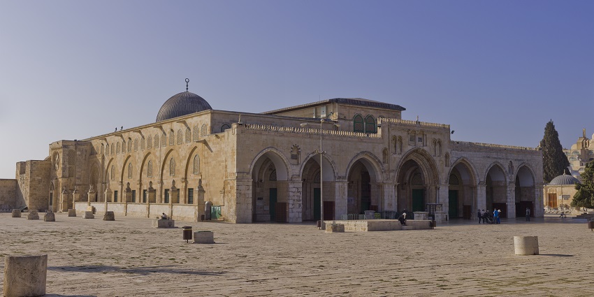 An image of the stunning architectural features of Kadam Rasul Mosque.